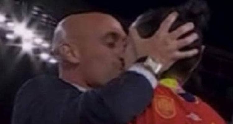 Latest News Spain Kissing World Cup Video