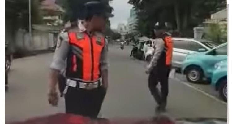 Latest News Dishub Jakarta Viral Dishub Naik Kap Mobil